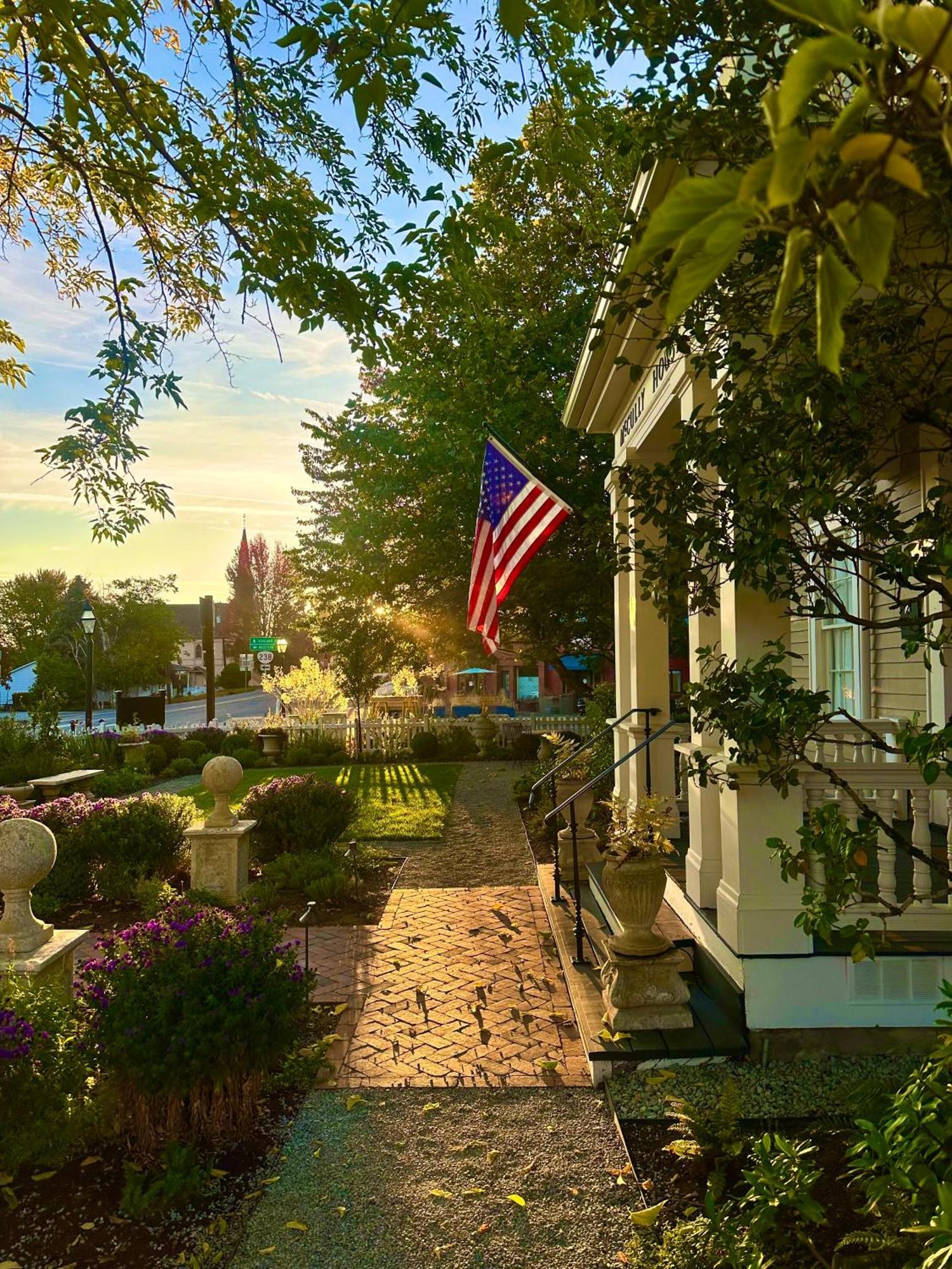 Mccully House Inn Джаксънвил Екстериор снимка